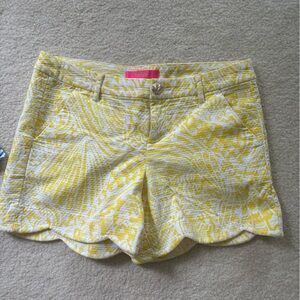 Lilly Pulitzer Yellow Print Scalloped Hem Shorts size 4